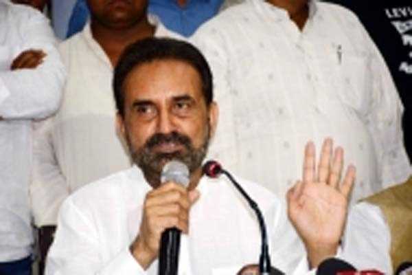 कांग्रेस सांसद की मांग, शेरों को न लगाएं रेडियो कॉलर